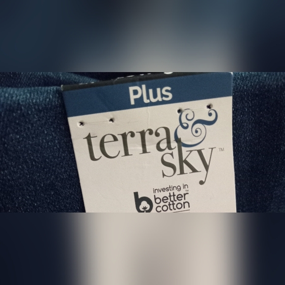 Women's Plus Size Bermuda Short - Picture 5 of 6